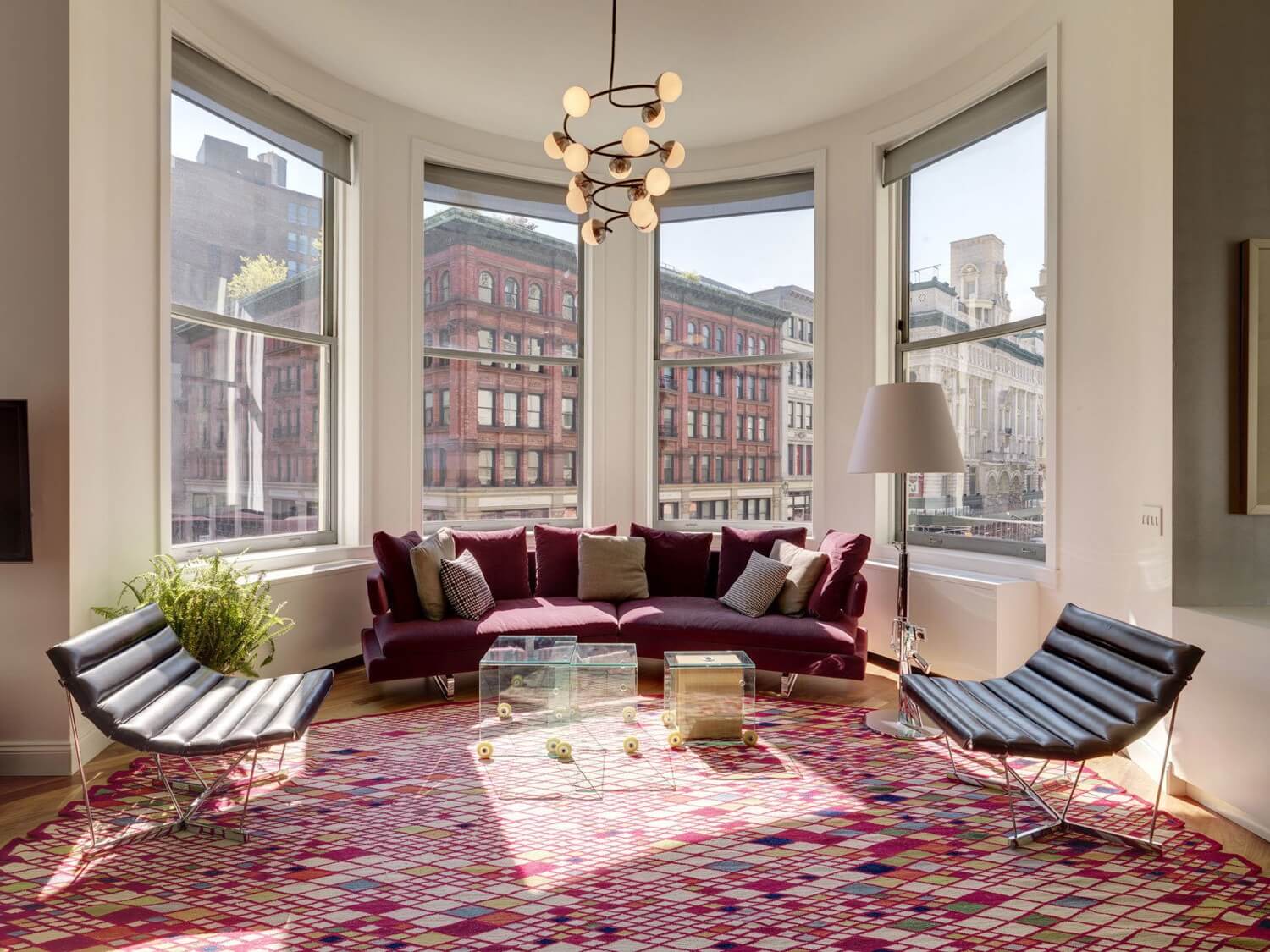 Aprende a combinar tu alfombra y sofá para tener un salón elegante 